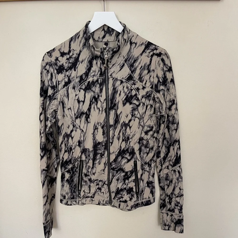 lululemon athletica Black and White Jacket - Picture 4 of 13